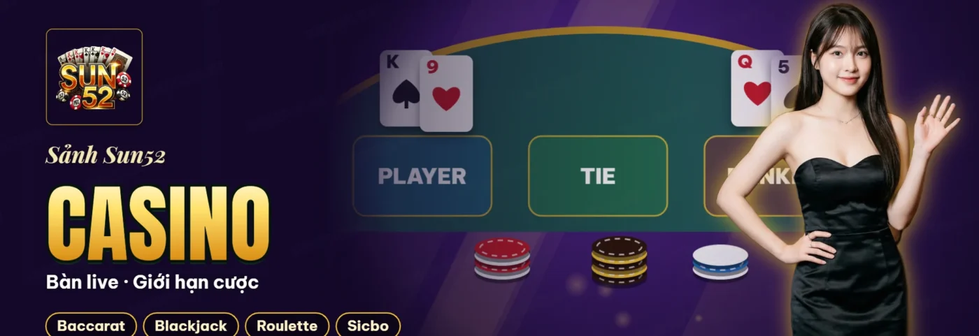 Bàn casino với bài, chip cược, xúc xắc và bánh xe roulette